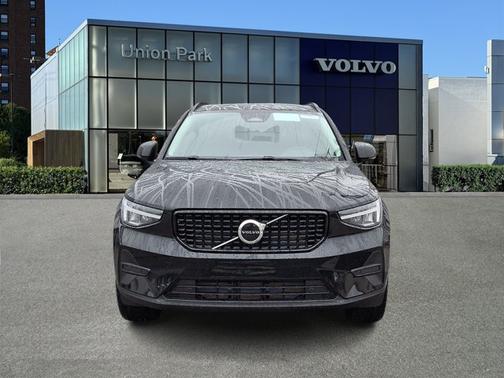 Onyx Black 2026 Volvo XC40 Core