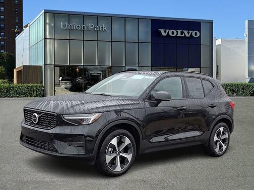2026 Volvo XC40 Core