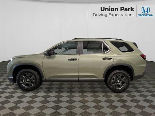 Ash Green Metallic 2026 Honda Pilot TrailSport