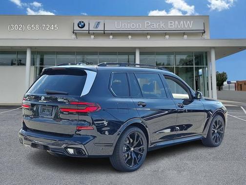 Carbon Black Metallic 2027 BMW X7 xDrive40i