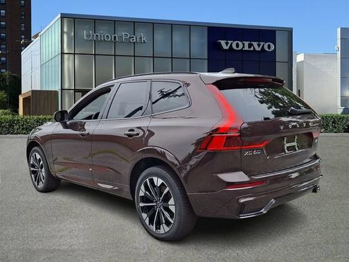 Mulberry Metallic 2026 Volvo XC60 Plus
