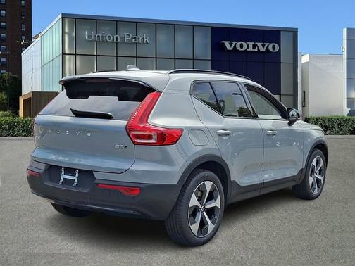 Vapour Grey Metallic 2026 Volvo XC40 Core