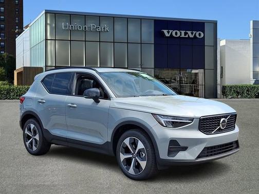 Vapour Grey Metallic 2026 Volvo XC40 Core