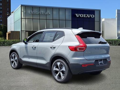 Vapour Grey Metallic 2026 Volvo XC40 Core