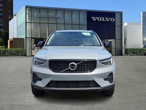 Vapour Grey Metallic 2026 Volvo XC40 Core
