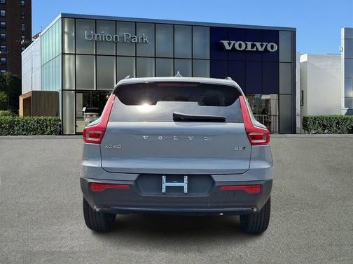 Vapour Grey Metallic 2026 Volvo XC40 Core