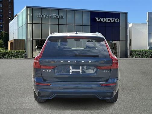 2025 Volvo XC60 Core