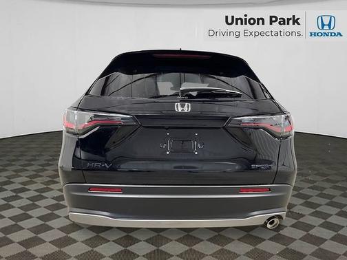 Crystal Black Pearl 2027 Honda HR-V Sport