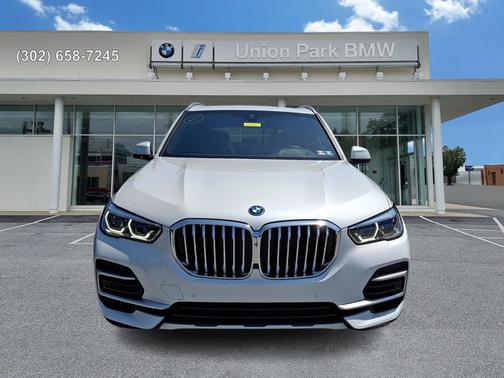 Mineral White Metallic 2023 BMW X5 xDrive45e