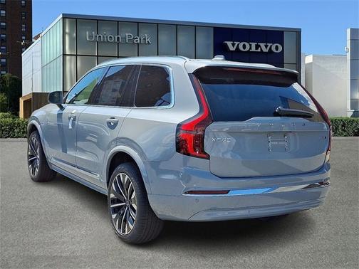 2025 Volvo XC90 Plus