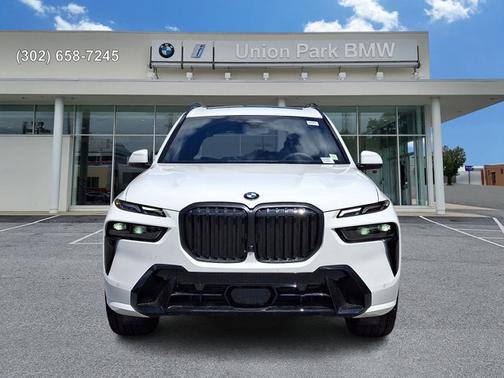 Alpine White 2027 BMW X7 xDrive40i