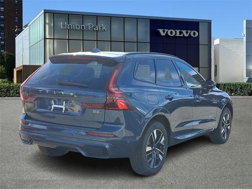 2026 Volvo XC60 Plus