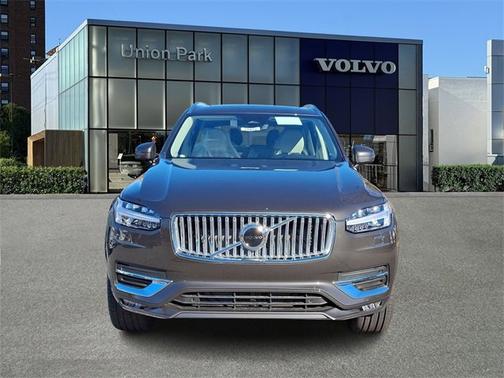2025 Volvo XC90 Core