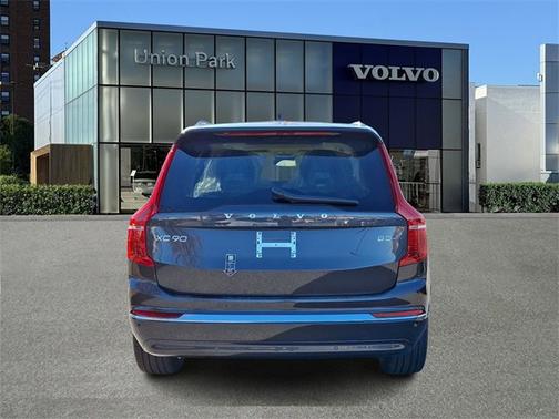 2025 Volvo XC90 Core
