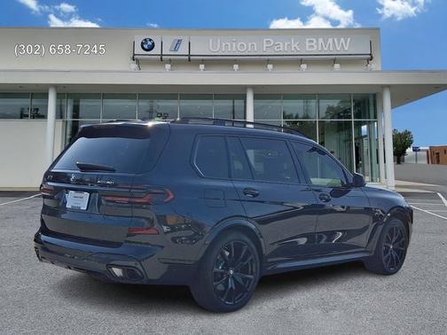 Black Sapphire Metallic 2025 BMW X7 xDrive40i