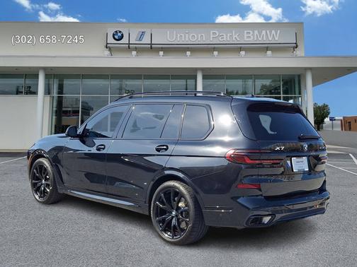 Black Sapphire Metallic 2025 BMW X7 xDrive40i