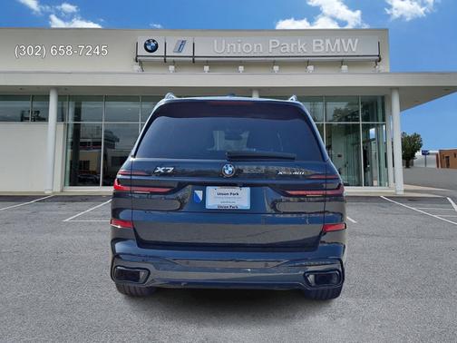 Black Sapphire Metallic 2025 BMW X7 xDrive40i
