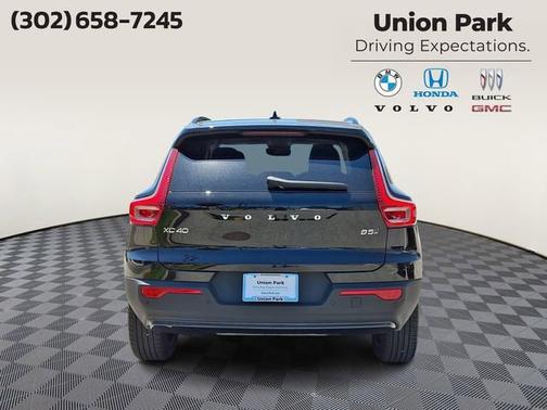 Onyx Black 2026 Volvo XC40 Core