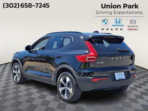 Onyx Black 2026 Volvo XC40 Core