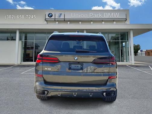 Manhattan Green Metallic 2026 BMW X5 xDrive40i