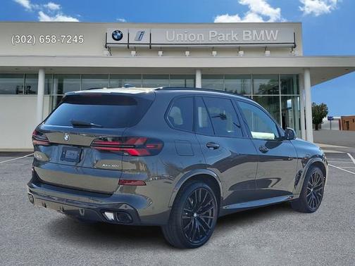 Manhattan Green Metallic 2026 BMW X5 xDrive40i