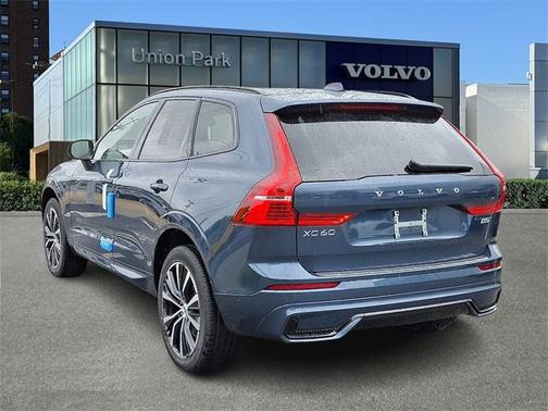 2025 Volvo XC60 Plus