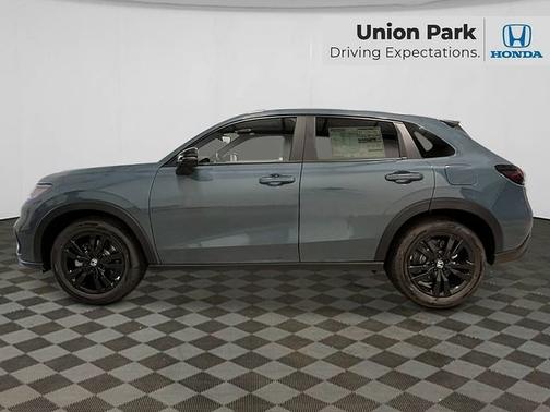 Nordic Forest Pearl 2026 Honda HR-V Sport