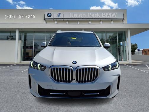 Mineral White Metallic 2025 BMW X5 xDrive40i