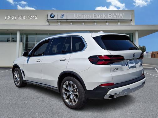 Mineral White Metallic 2025 BMW X5 xDrive40i