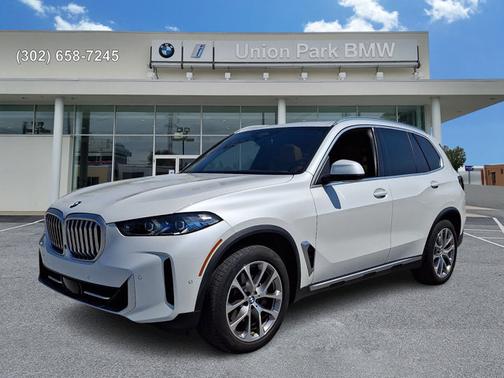 Mineral White Metallic 2025 BMW X5 xDrive40i