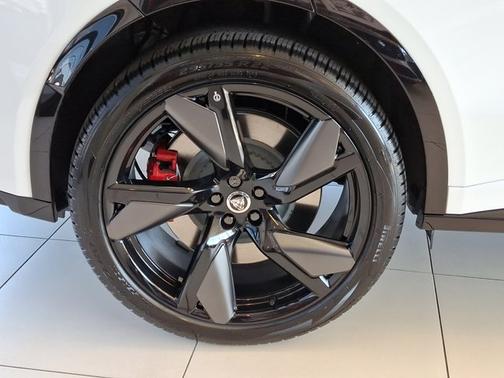 2025 Jaguar F-PACE SVR 575 Edition