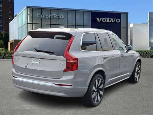 2025 Volvo XC90 Plug-In Hybrid Plus
