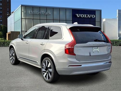 2025 Volvo XC90 Plug-In Hybrid Plus