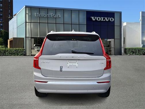 2025 Volvo XC90 Plug-In Hybrid Plus