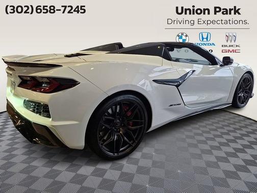 Arctic White 2024 Chevrolet Corvette 3LZ
