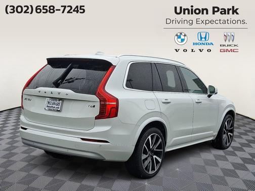 2022 Volvo XC90 Momentum