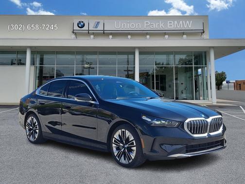 Black Sapphire Metallic 2024 BMW i5 eDrive40