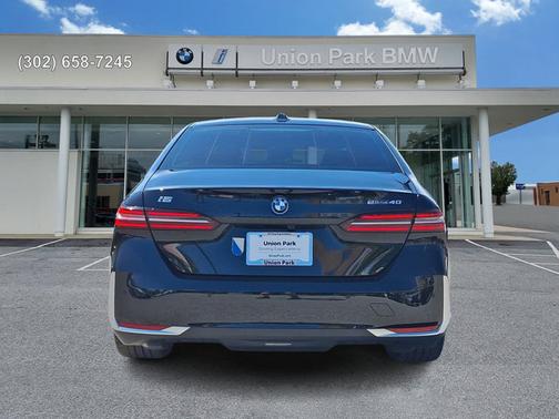 Black Sapphire Metallic 2024 BMW i5 eDrive40