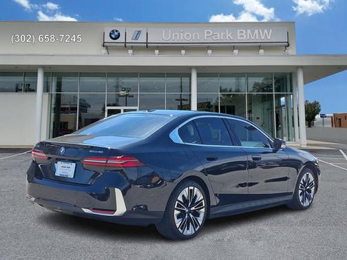 Black Sapphire Metallic 2024 BMW i5 eDrive40