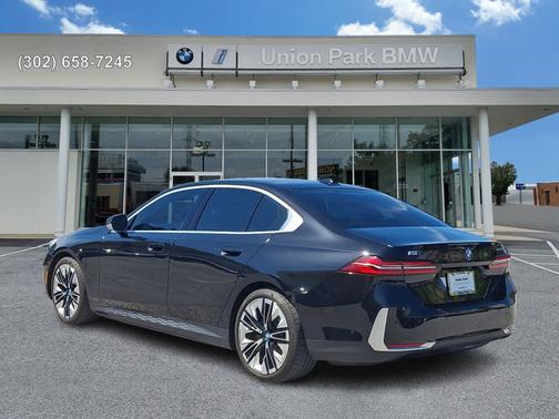 Black Sapphire Metallic 2024 BMW i5 eDrive40
