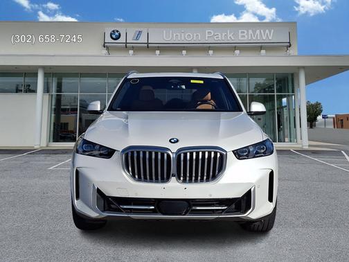 Mineral White Metallic 2024 BMW X5 xDrive40i