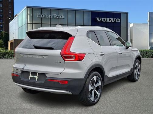 2025 Volvo XC40 Core Bright Theme