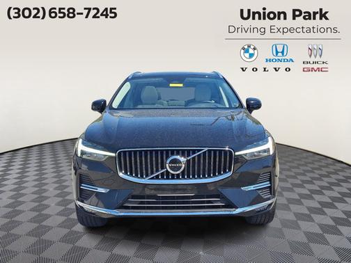 Onyx Black Metallic 2023 Volvo XC60 Plus Bright Theme