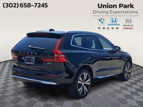 Onyx Black Metallic 2023 Volvo XC60 Plus Bright Theme