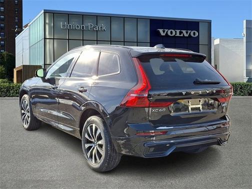 2025 Volvo XC60 Core
