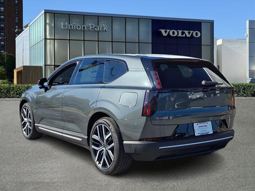Forest Lake Metallic 2027 Volvo EX60 Ultra