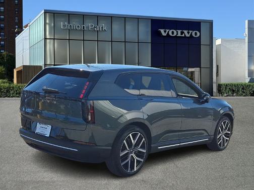 Forest Lake Metallic 2027 Volvo EX60 Ultra