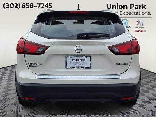 Pearl White Tricoat 2019 Nissan Rogue Sport SL