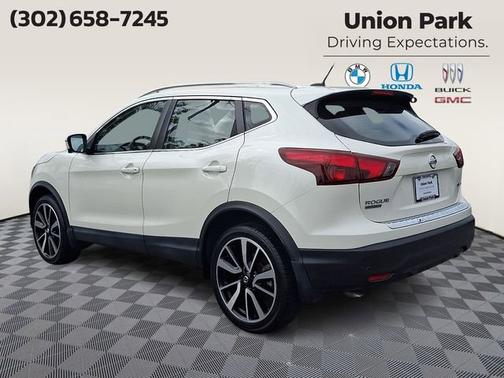 Pearl White Tricoat 2019 Nissan Rogue Sport SL