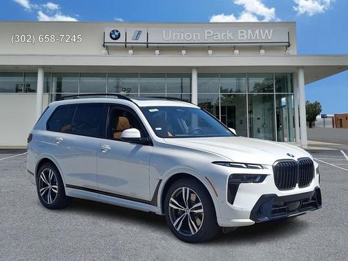 Mineral White Metallic 2026 BMW X7 xDrive40i